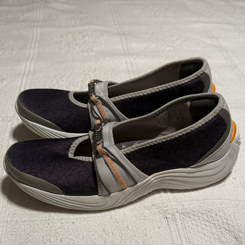 B zees Women's size 7 Shoes